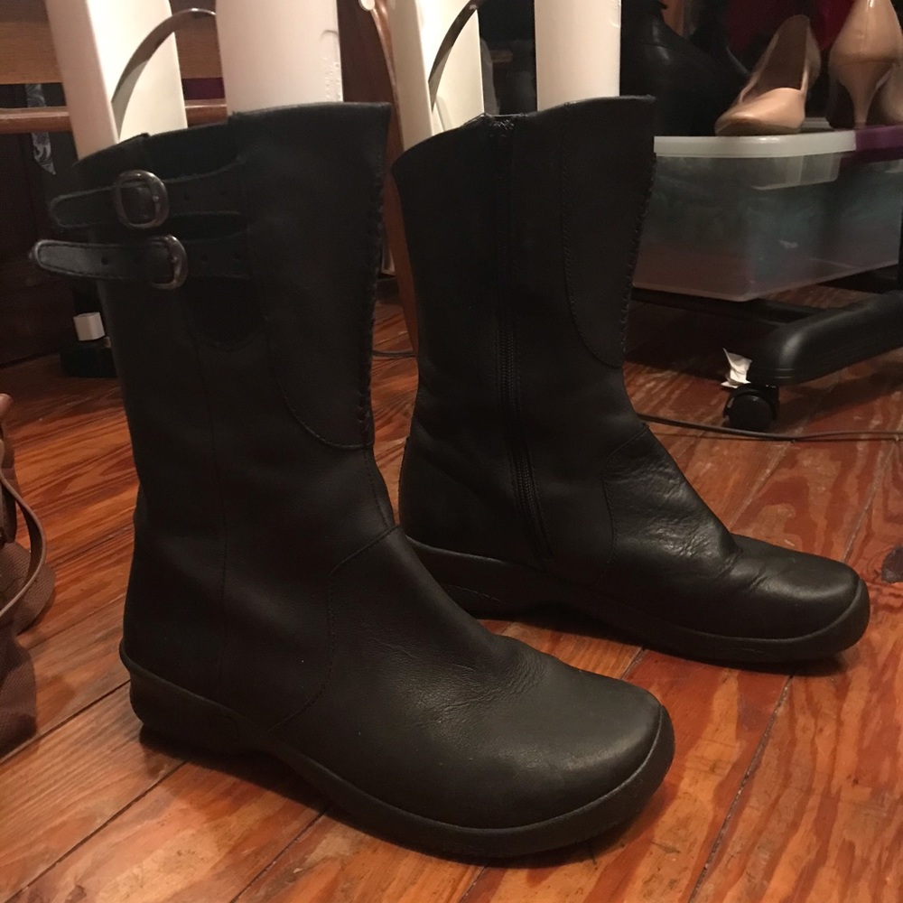 KEEN mid boot size 10 black leather Bern Baby Bern